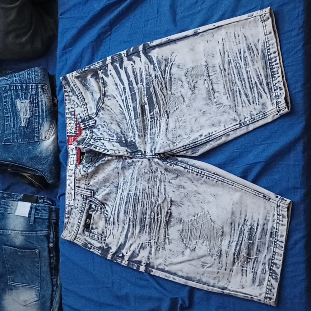 Switch acidwashed distressed shorts